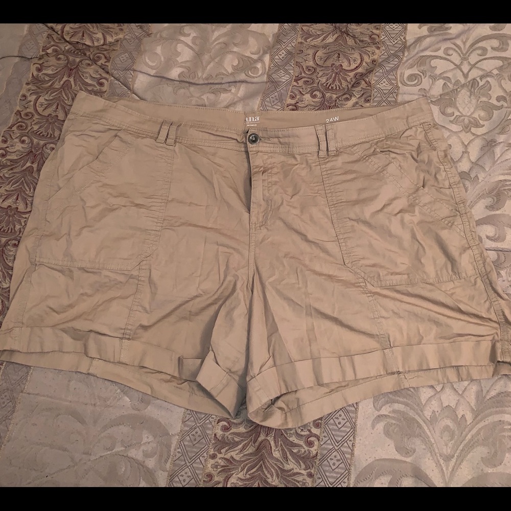 A.n.a tan shorts  size  24w